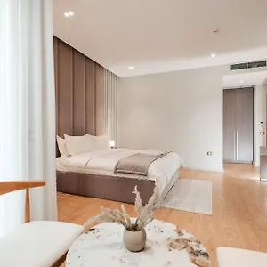 Troci 5*, Tirana Albánie