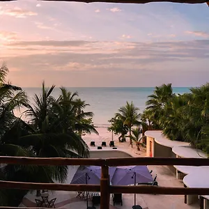 dk-house-boutique-ocean-front.quintano-roohotels.com/